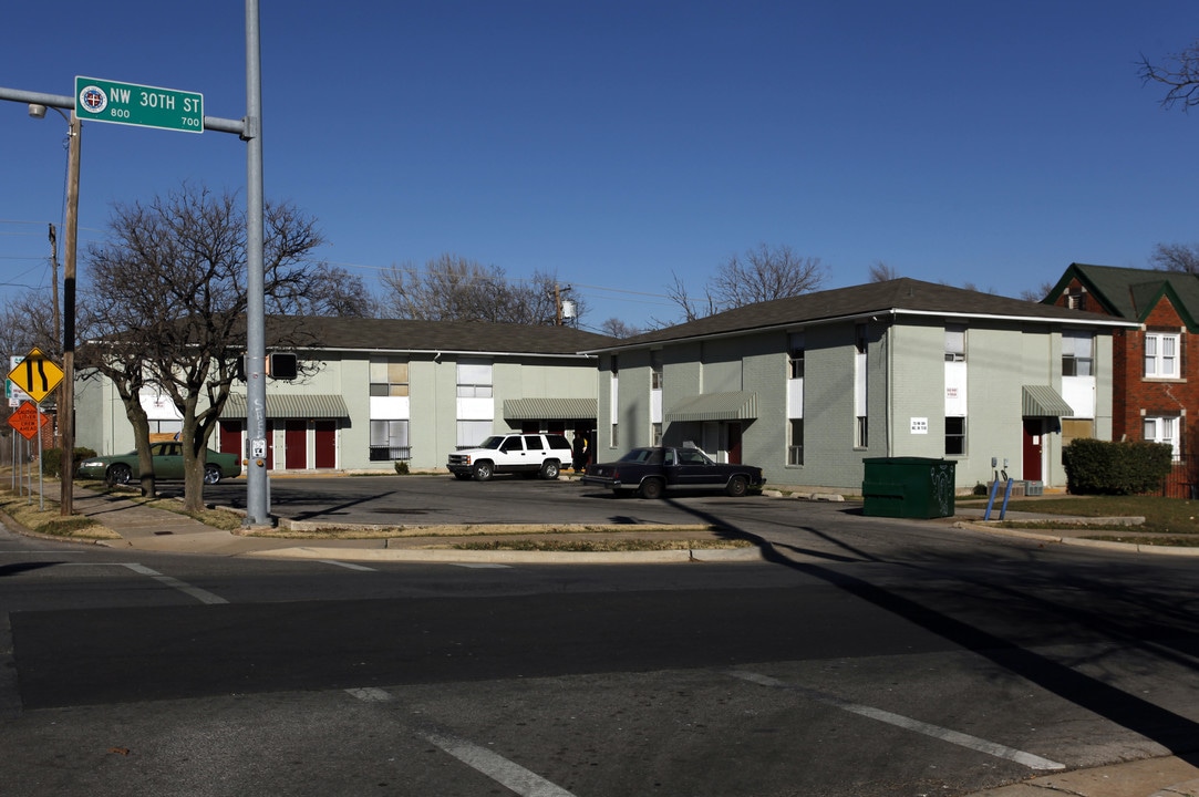 735 NW 30th St in Oklahoma City, OK - Foto de edificio