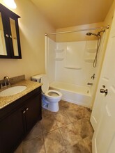 35 Princeton Ave, Unit 2nd Floor in Rocky Hill, NJ - Foto de edificio - Building Photo