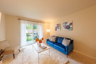 14650 NE 32nd St, Unit A9 in Bellevue, WA - Building Photo - Building Photo