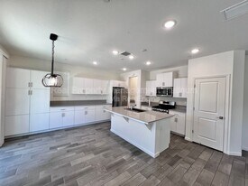 2038 N Perry Ln in Clovis, CA - Building Photo