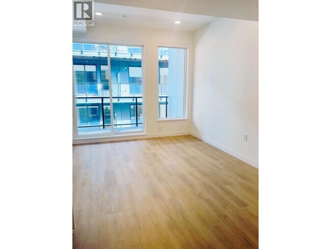 375 Clayton St in Coquitlam, BC - Building Photo - Building Photo