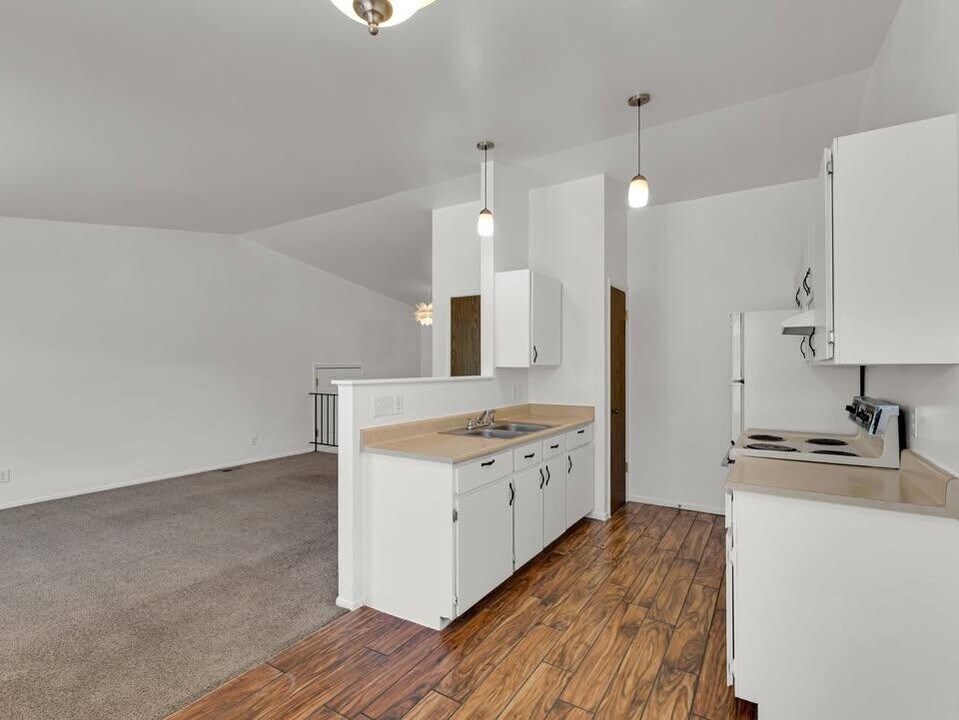 3145 S 9200 W in Magna, UT - Building Photo
