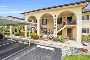 4640 Chantelle Dr in Naples, FL - Building Photo