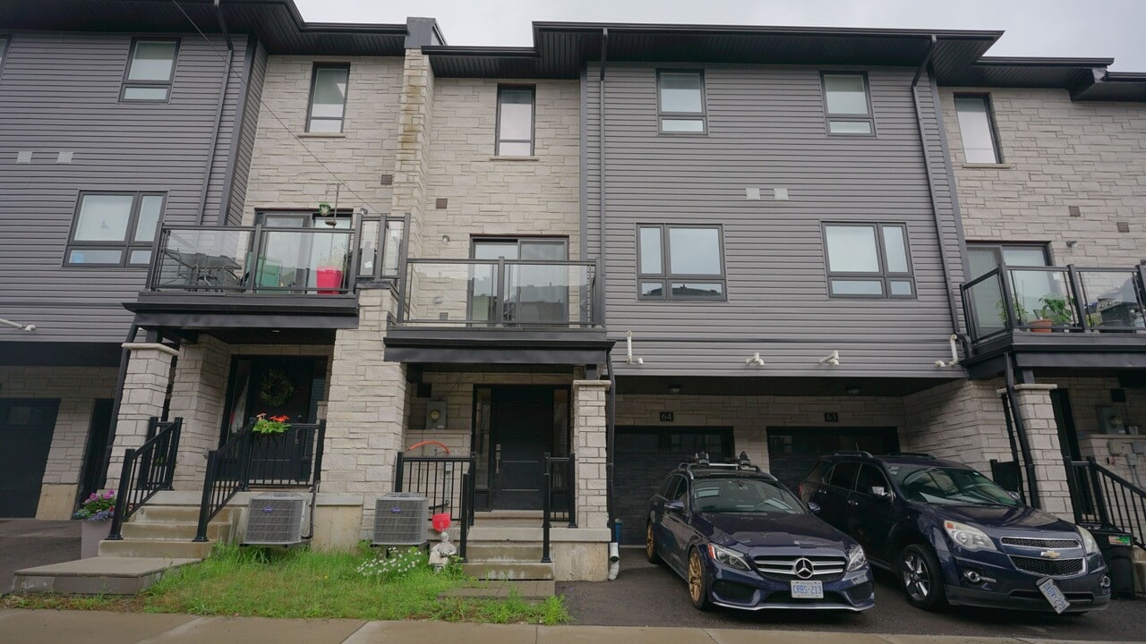 51-51 Sparrow Ave in Cambridge, ON - Building Photo