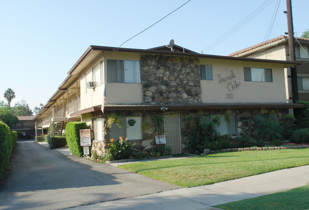 Sandi Oaks Apartments in San Gabriel, CA - Building Photo