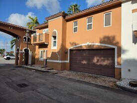 5984 SW 8th St in West Miami, FL - Building Photo