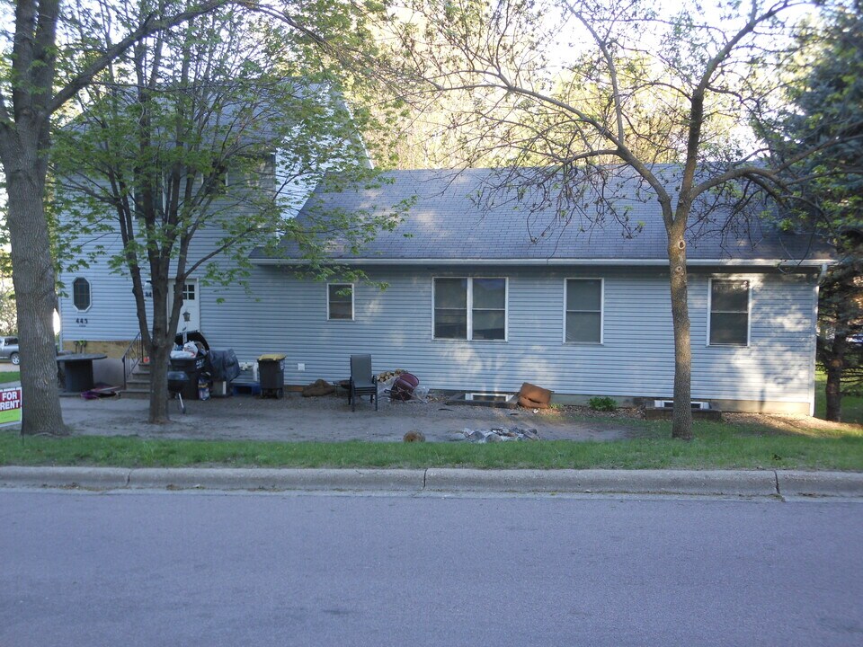 445 S 7th St in St. Peter, MN - Building Photo