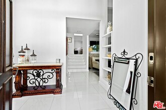 1671 Michael Ln in Los Angeles, CA - Building Photo - Building Photo