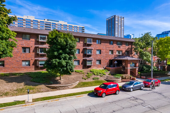 Courtyard Square Condominums in Milwaukee, WI - Building Photo - Building Photo