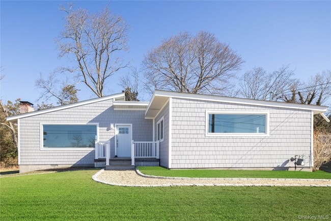 2845 Hobart Rd in Southold, NY - Building Photo - Building Photo