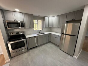 12 Ross Rd in Burlington, NJ - Building Photo - Building Photo