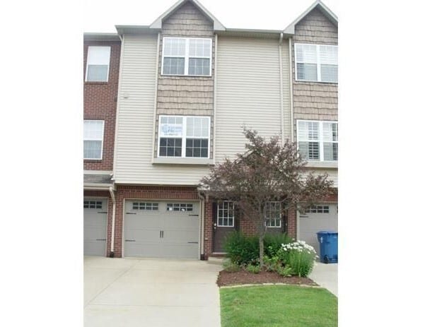property at 2184 Knotty Pine Tr