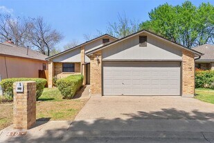 410 Village Ln in Buda, TX - Building Photo