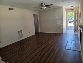 2411 Springmont Ct in Arlington, TX - Building Photo - Building Photo