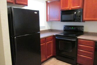611-E Grove in Bethel Heights, AR - Building Photo - Building Photo