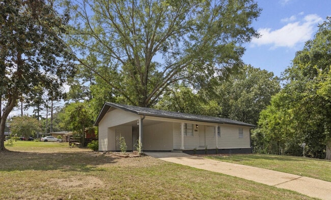 5201 Andover Dr in Jackson, MS - Building Photo - Building Photo