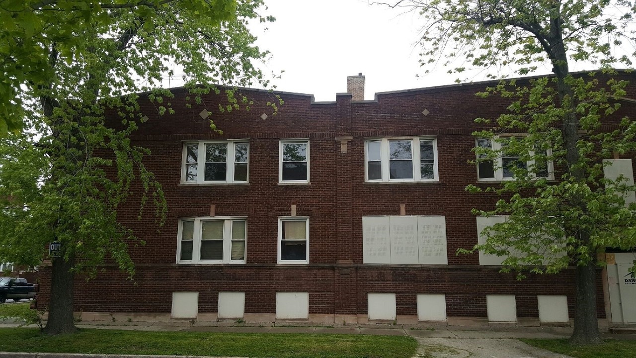 8057 S Throop St in Chicago, IL - Building Photo