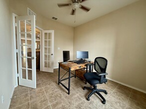 14011 Knob Crk in San Antonio, TX - Foto de edificio - Building Photo