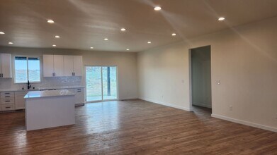 7791 Stonecrest Rd NE in Moses Lake, WA - Building Photo - Building Photo