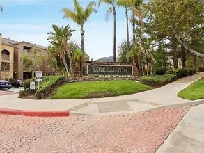 2525 San Gabriel Way, Unit 108 in Corona, CA - Foto de edificio - Building Photo