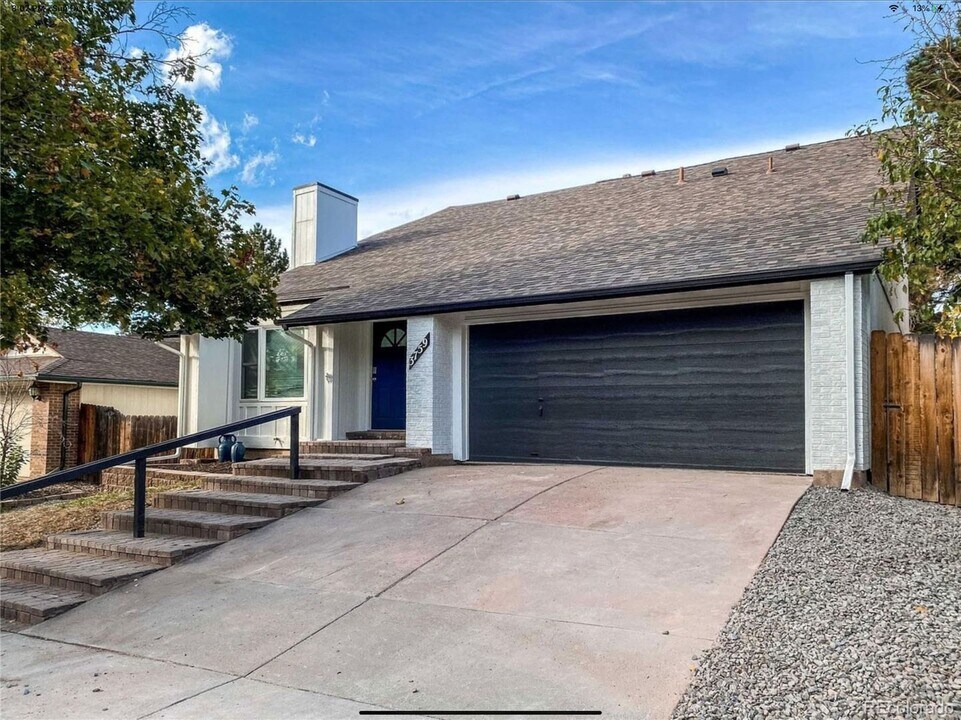 3759 S Cathay Cir in Aurora, CO - Building Photo