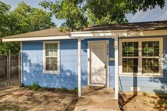 2411 NW 21st St in Fort Worth, TX - Building Photo - Building Photo