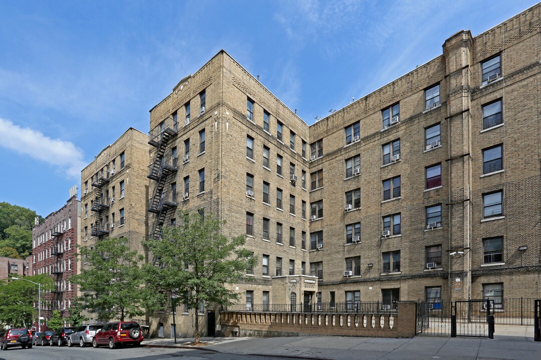 681 W 193rd St in New York, NY - Building Photo
