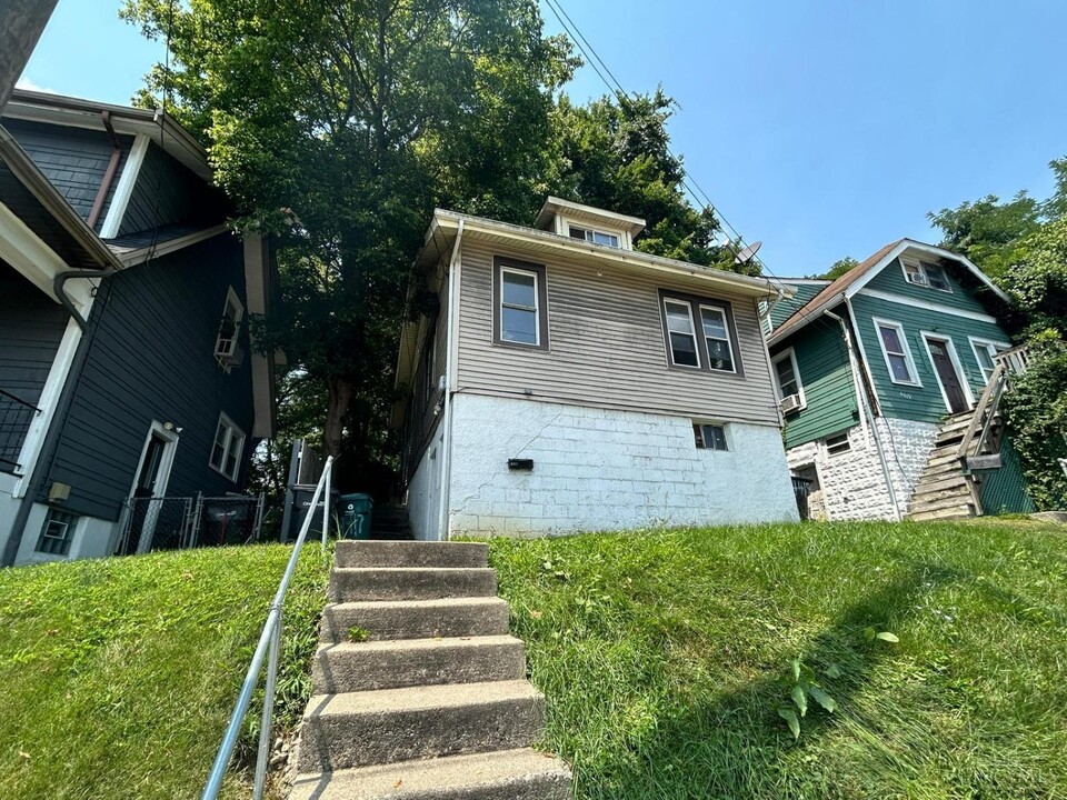 4417 Colerain Ave in Cincinnati, OH - Building Photo