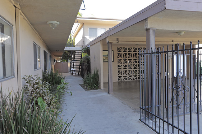 Athens Apartments in Downey, CA - Building Photo - Building Photo