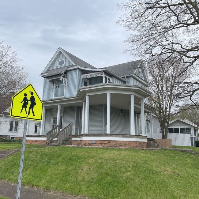 136 S Wood St in Maroa, IL - Building Photo - Building Photo