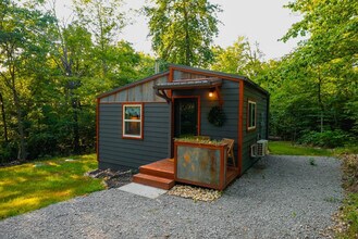 461 Laughlin Ridge Rd in Pineville, MO - Building Photo - Building Photo