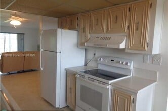 8205 NW 61st St in Tamarac, FL - Foto de edificio - Building Photo