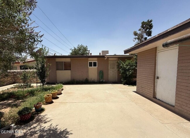 property at 3216 Drumond Rd