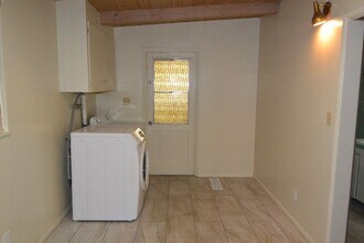 108 N Crenshaw St in Visalia, CA - Building Photo - Building Photo