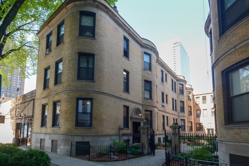 1219 N Dearborn in Chicago, IL - Building Photo