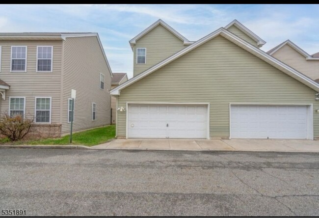 property at 178 Front St