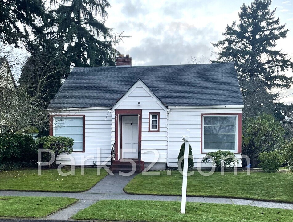 1002 S Oakes St in Tacoma, WA - Building Photo