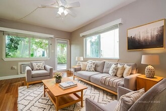 Colony Apartments in St. Petersburg, FL - Building Photo - Building Photo