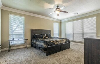 7659 Culebra Valley in San Antonio, TX - Building Photo - Building Photo