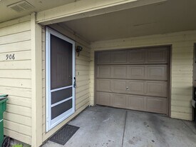 906 N 4th St in Klamath Falls, OR - Building Photo