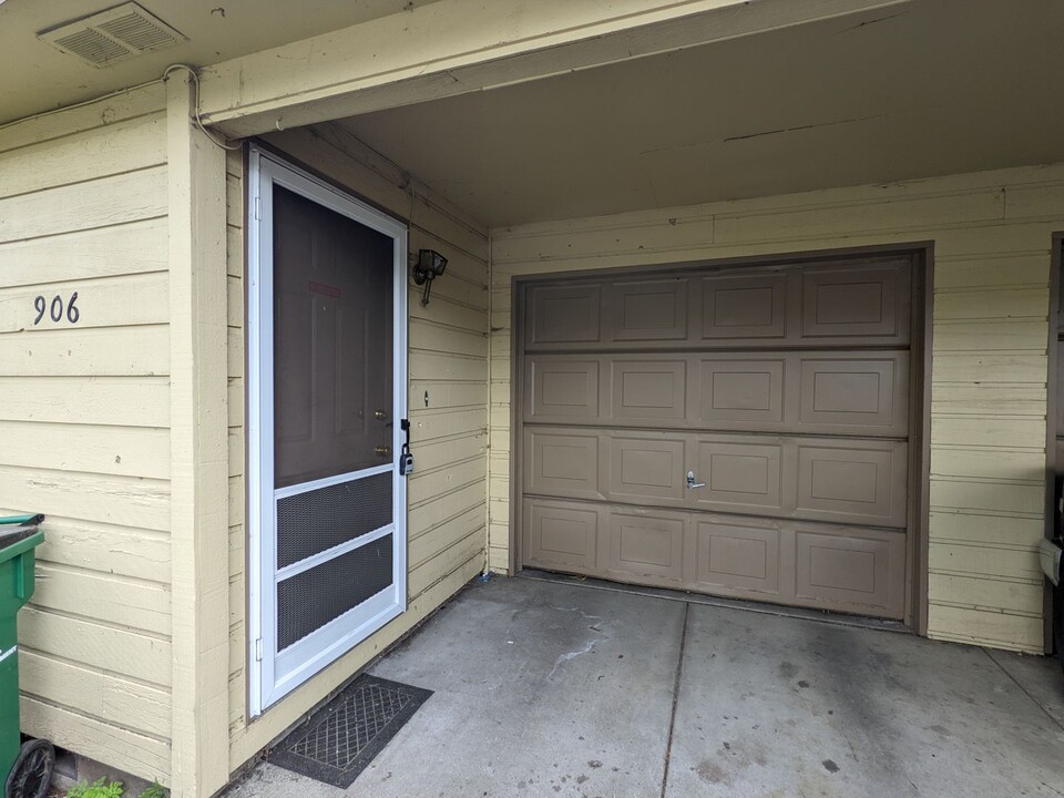 906 N 4th St in Klamath Falls, OR - Building Photo