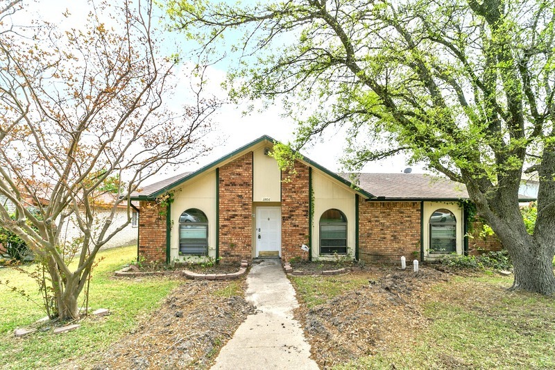 3706 Red Oak Dr in Garland, TX - Building Photo