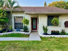 3064 S Oakland Forest Dr in Oakland Park, FL - Building Photo