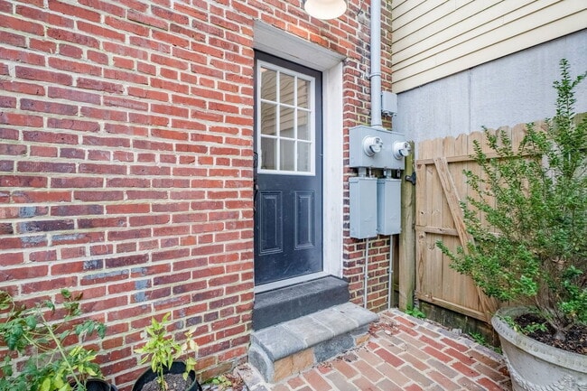 3406 E Broad St in Richmond, VA - Building Photo - Building Photo