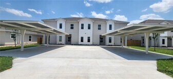 21 West Dr in Edinburg, TX - Building Photo