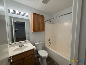 311 Clydesdale Ln in Victoria, TX - Building Photo - Building Photo