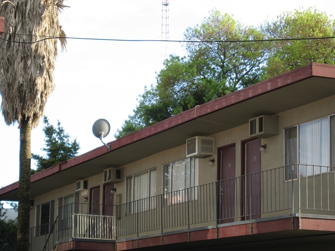 Park Street Apartments in Stockton, CA - Building Photo