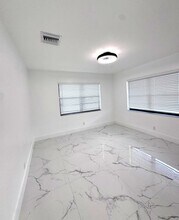 835 Andrew Redding Rd in Lantana, FL - Building Photo - Building Photo