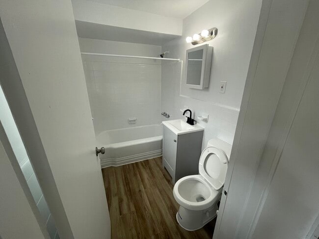 50 Union Ave, Unit 1 in Irvington, NJ - Foto de edificio - Building Photo