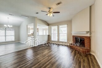 4643 Yellowleaf Dr in Grand Prairie, TX - Building Photo - Building Photo